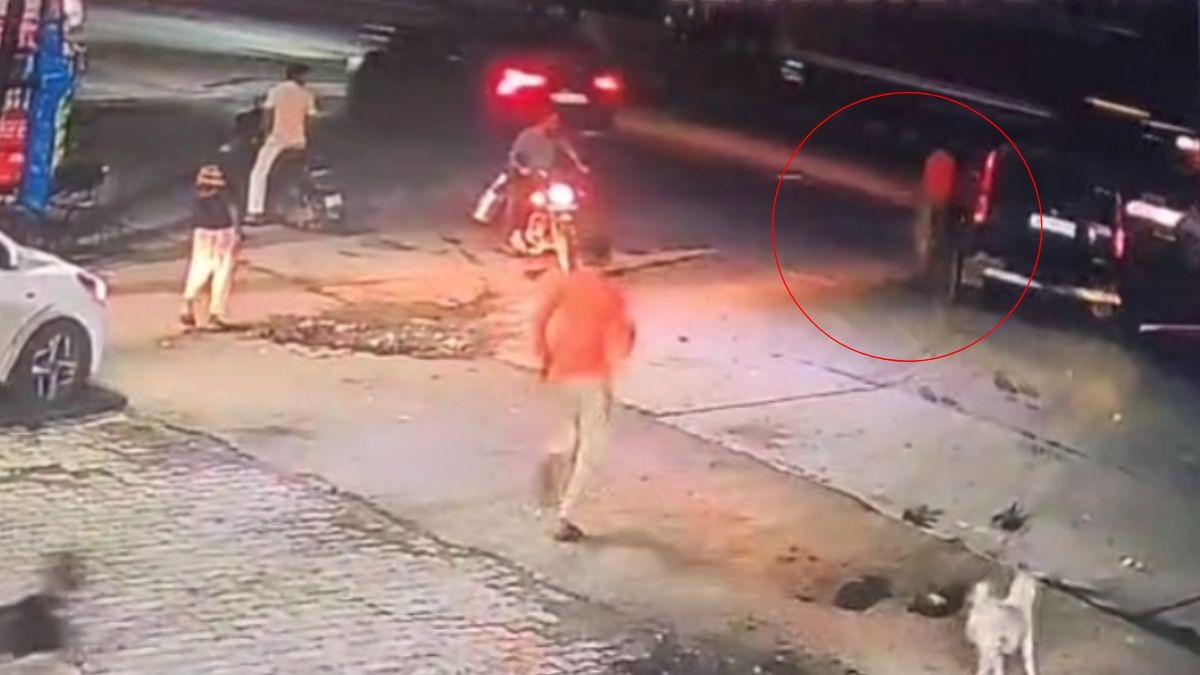 काली स्कॉर्पियो पर सवार होकर पहुंचे थे आरोपी. (Photo: Screengrab)