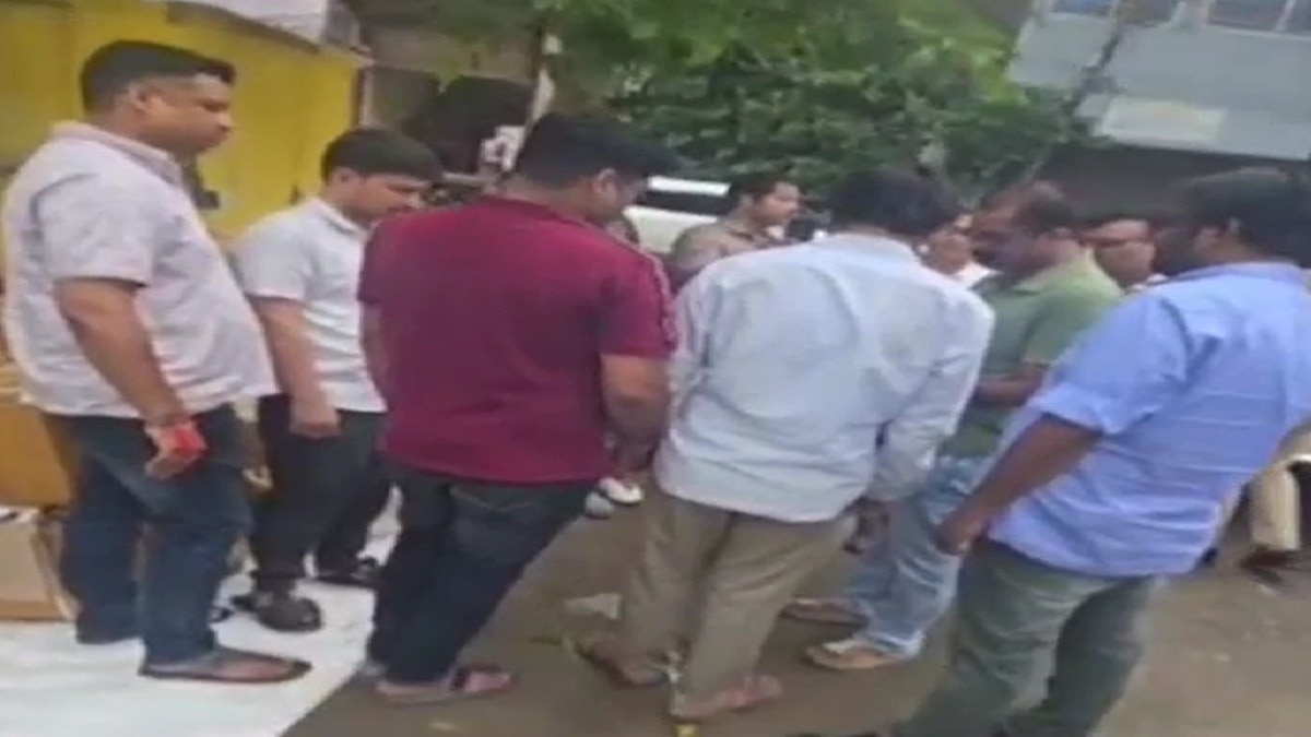 पुलिस ने नशीली दवाओं की बड़ी खेप पकड़ी. (Photo: Screengrab)