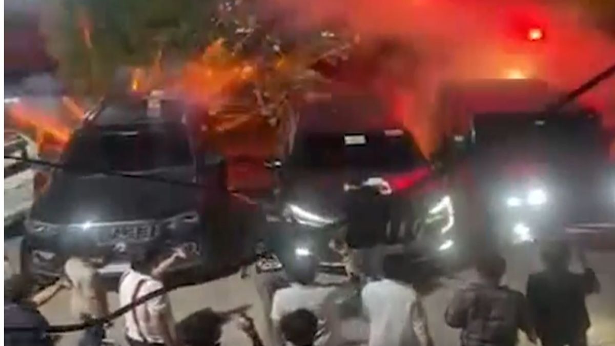 बीच सड़क पर मचाया था हुड़दंग. (Photo: Screengrab)