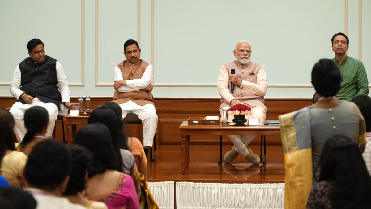 पीएम मोदी ने की शिक्षकों से बात. 