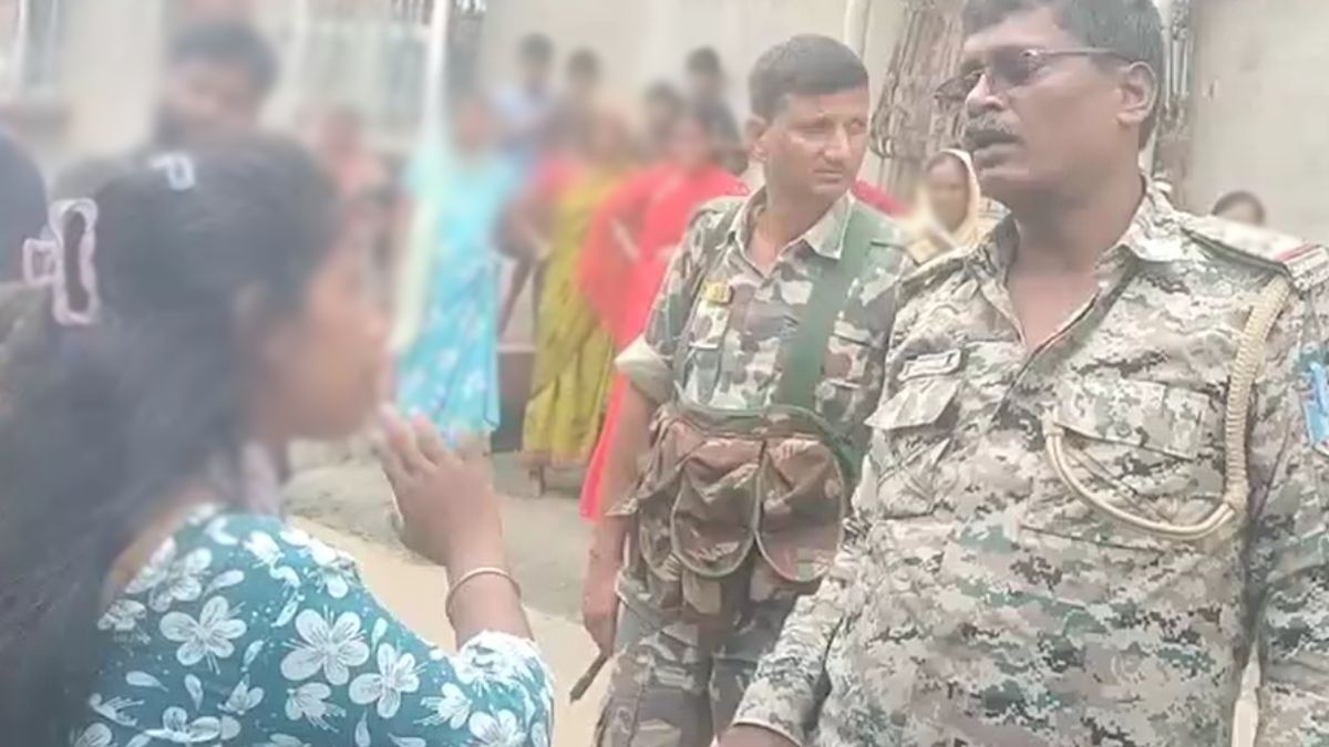 प्रेमी के घर शादी की उम्मीद में पहुंची थी प्रेमिका. (Photo: Screengrab)