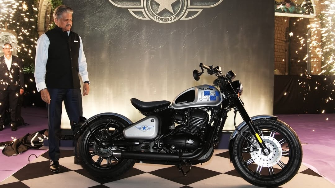 Jawa All Stars 42 Bobber को आनंद महिंद्रा ने लॉन्च किया है. (Photo: Instagram/ Jawa Motorcycles) 
