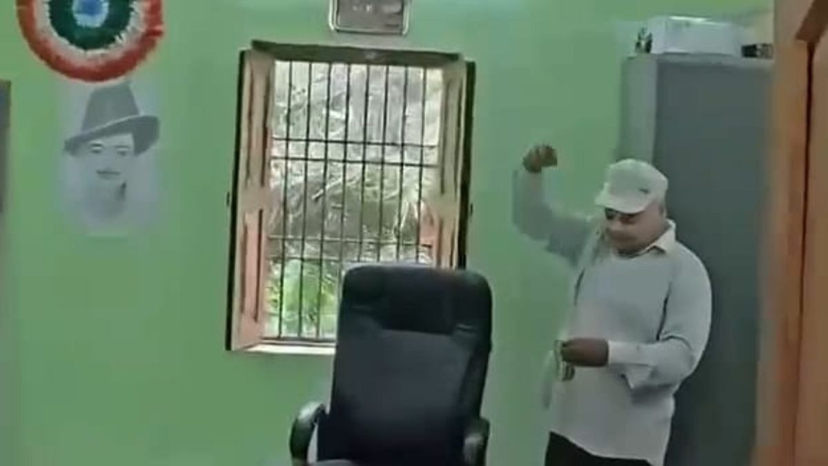 जिला शिक्षा पदाधिकारी ने प्रधानाध्यापक से मांगा था स्पष्टीकरण. (Photo: Screengrab)