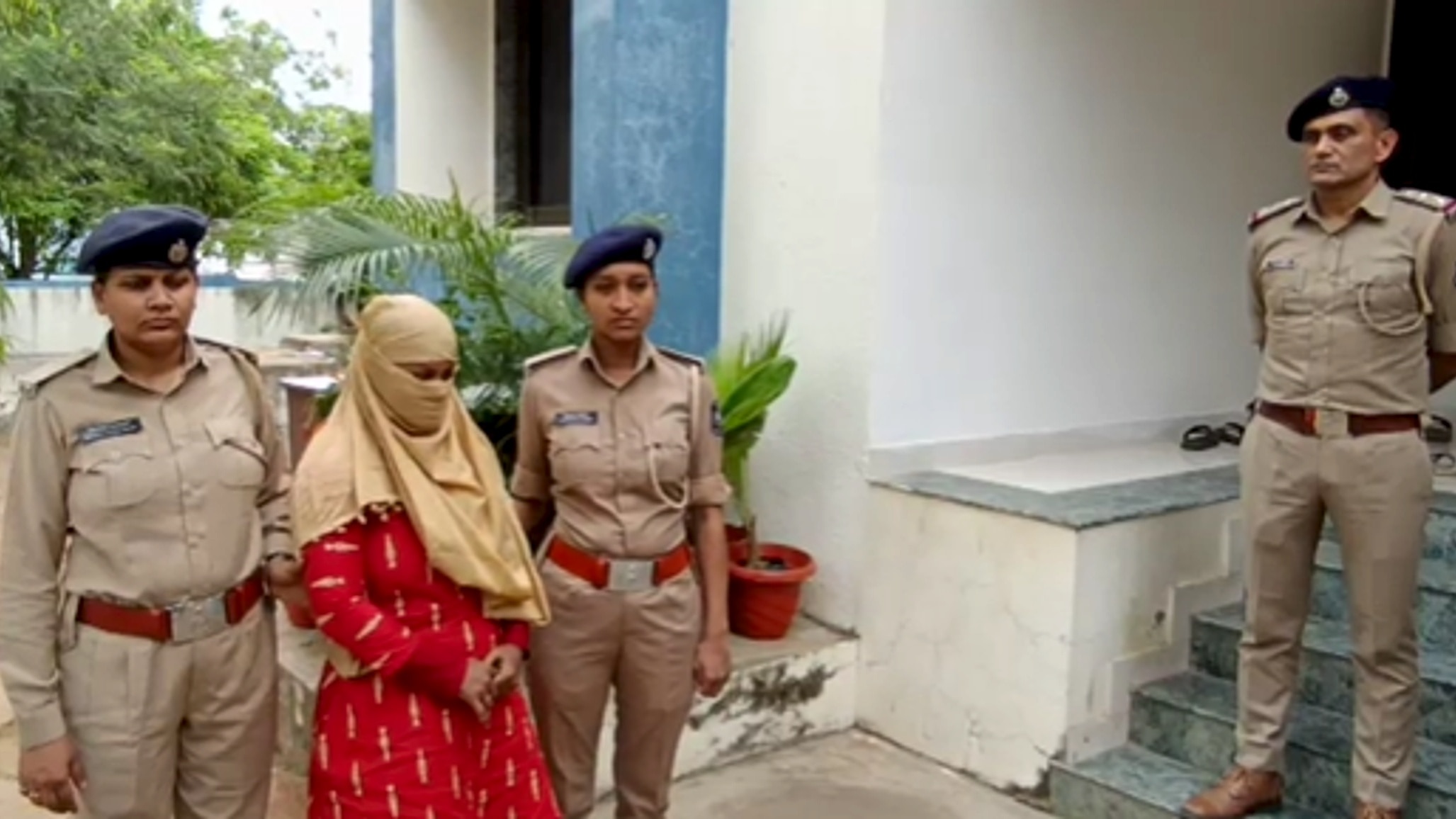 लोन चुकाना न पड़े इसलिए प्रेमी-प्रेमिका ने IIFL मैनेजर को मार डाला, युवती गिरफ्तार