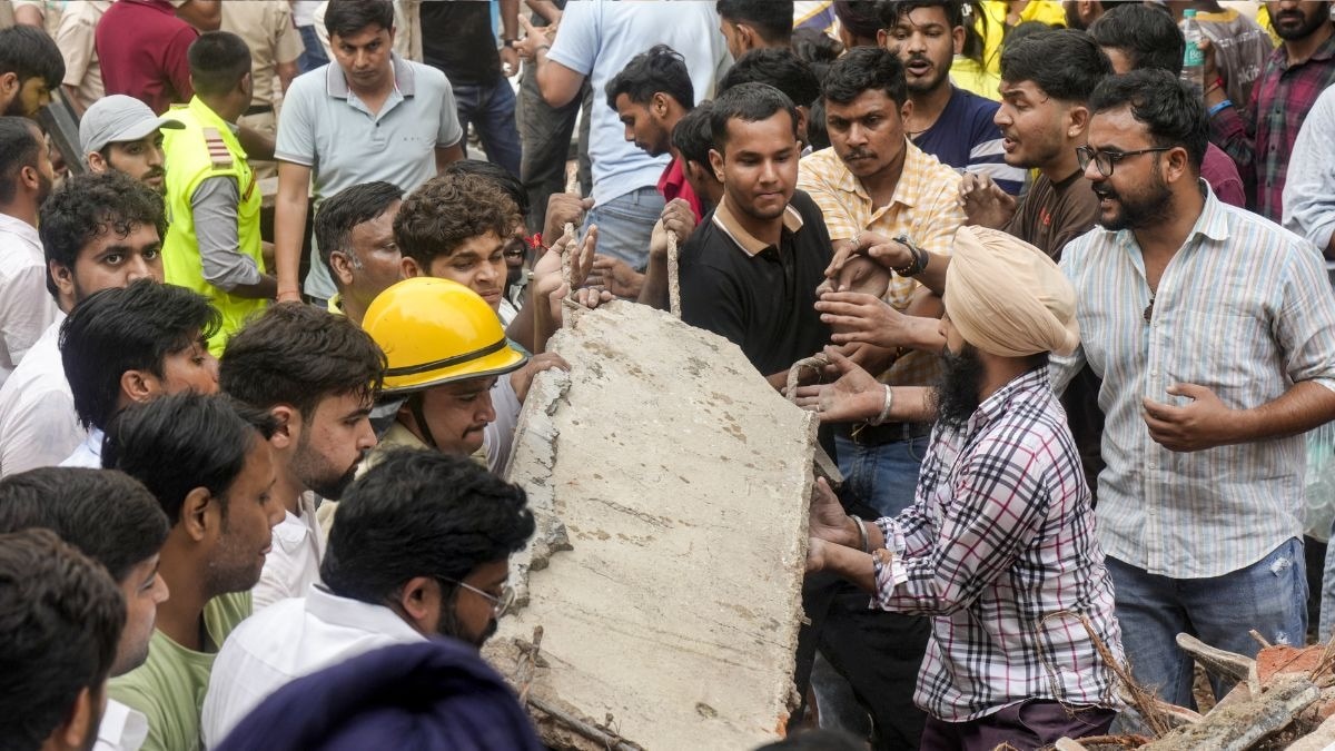 50 साल पुरानी इमारत, हादसे के वक्त बेसमेंट में काम... दिल्ली के सत्य निकेतन में 6 मौतों का गुनहगार कौन?