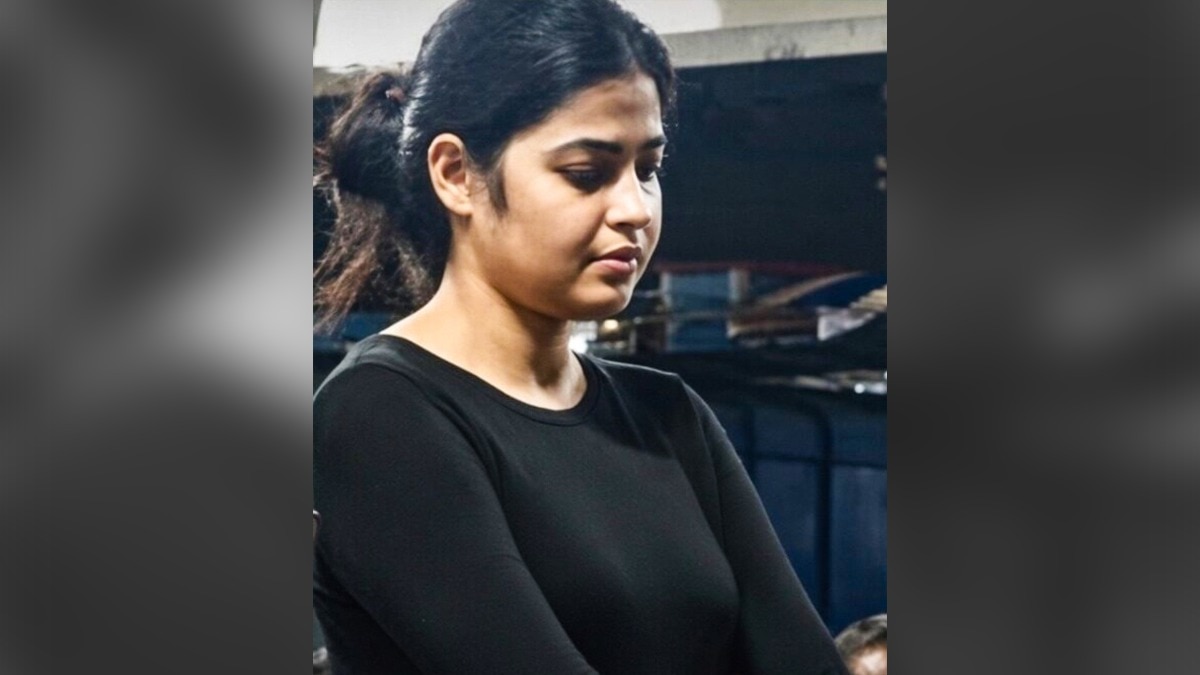 बिहार में शराब ले जाने वाली नेहा झा की बहन व पिता भी तस्करी में गिरफ्तार हो चुके हैं (Photo: ITG)