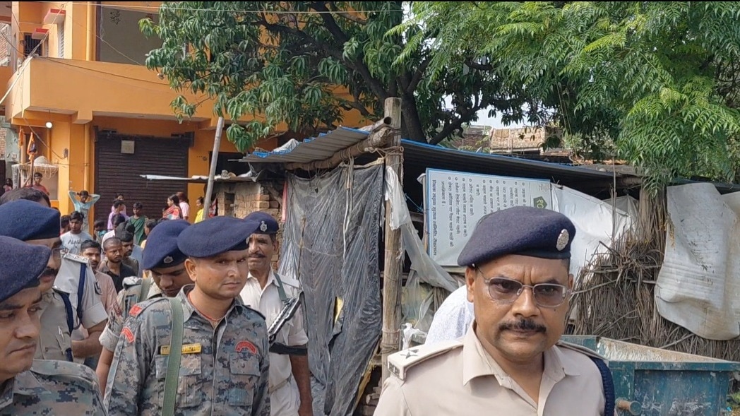 हत्याकांड के जांच में जुटी पुलिस. (Photo: Screengrabs)