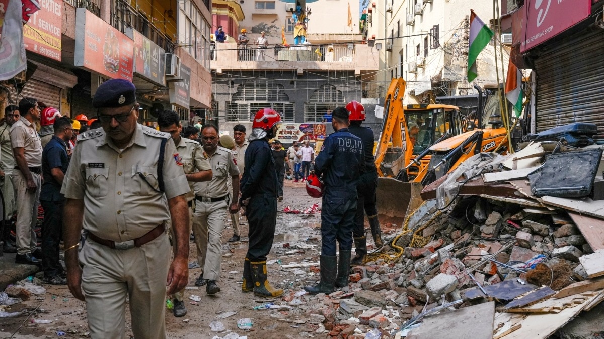 दिल्ली के सत्य निकेतन हादस में कई बच्चों की मौत.(Photo- ITG)