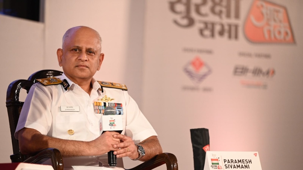 आजतक के मंच पर इंडियन कोस्ट गार्ड के डायरेक्टर जनरल परमेश शिवमणि (Photo-ITG)