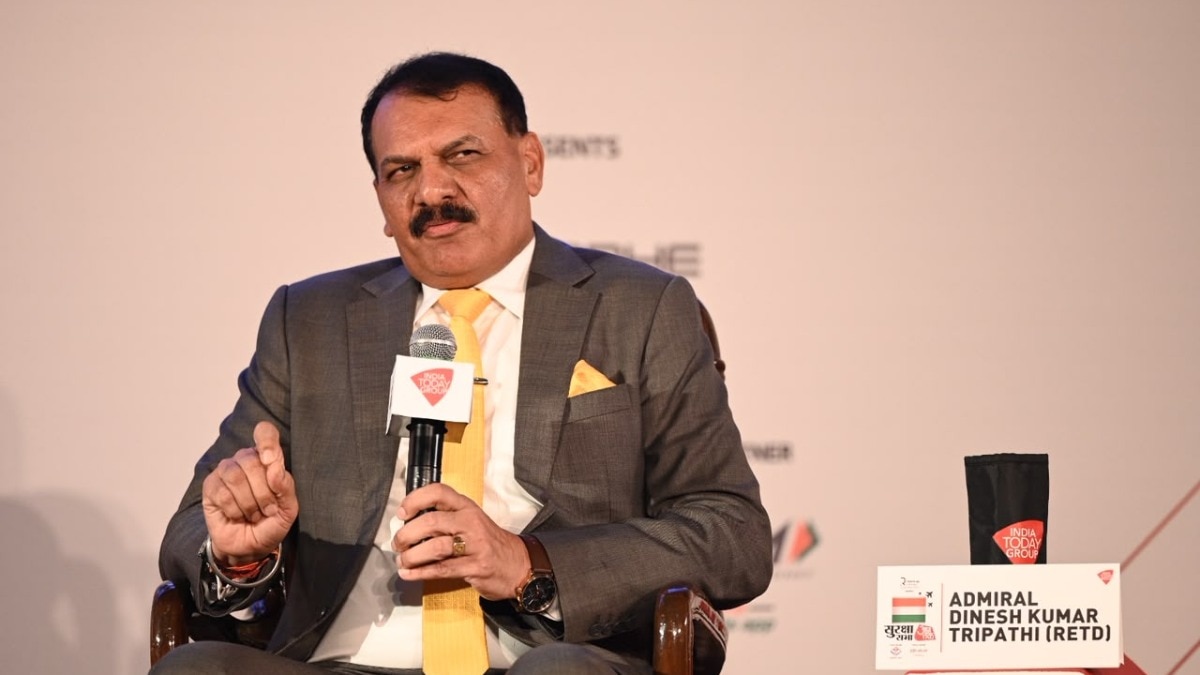 आजतक के मंच पर पूर्व चीफ ऑफ नेवल स्टाफ एडमिरल दिनेश कुमार त्रिपाठी (Photo-ITG)