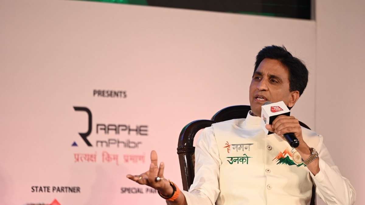 राष्ट्रवाद से कश्मीर तक, कुमार विश्वास ने बताई देश और सेना के रिश्ते की कहानी - kumar vishwas on nationalism army kashmir and patriotism ntcpsc - AajTak