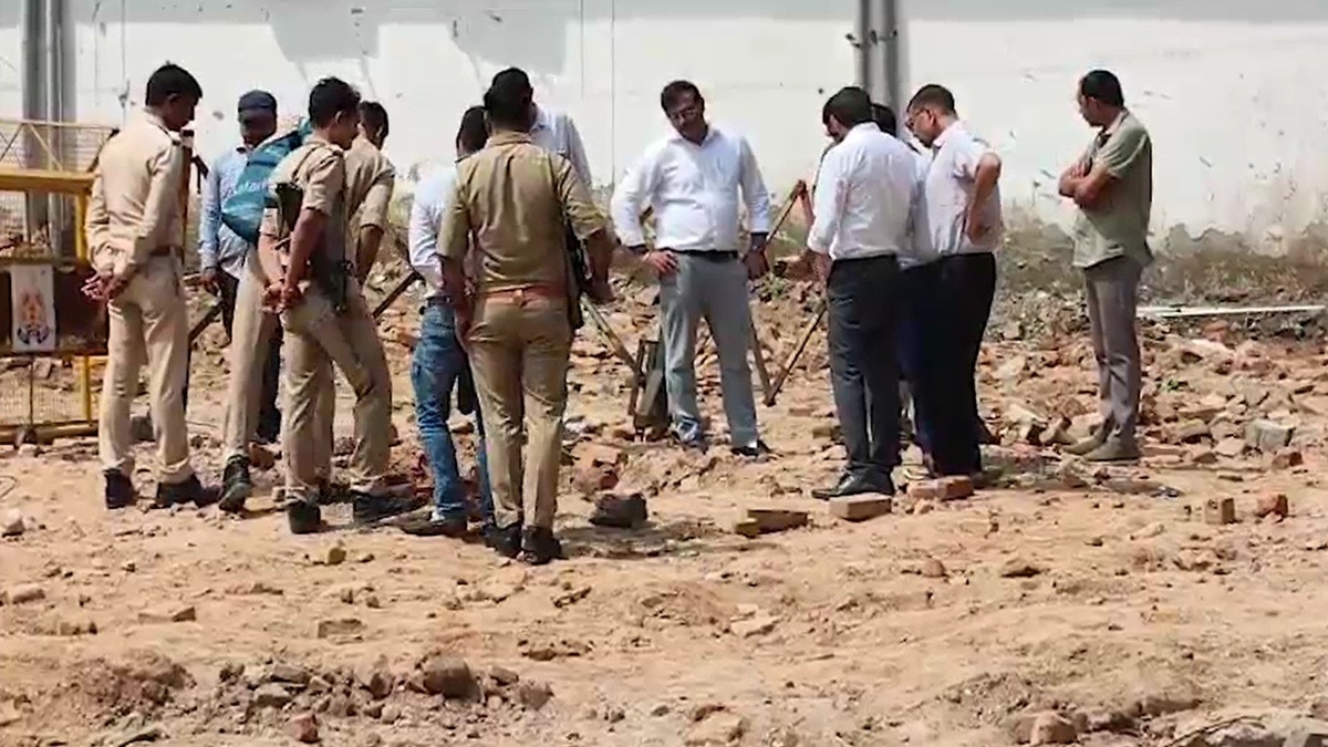 20 फीट उतरकर ASI ने खोला पुरानी संरचना का राज. (Photo: Screengrab)
