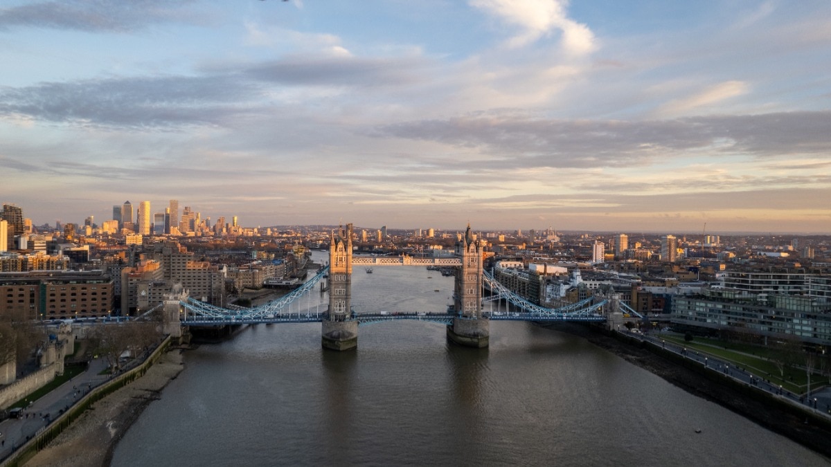 london-job-savings-should-move-abroad-or-stay-in-india