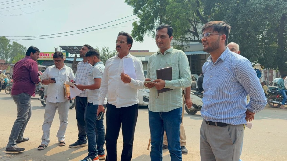 सुरक्षा के कड़े इंतजाम के बीच मुसाफिरखाने का हुआ निरीक्षण. (Photo: Abhinav Mathur/ITG)