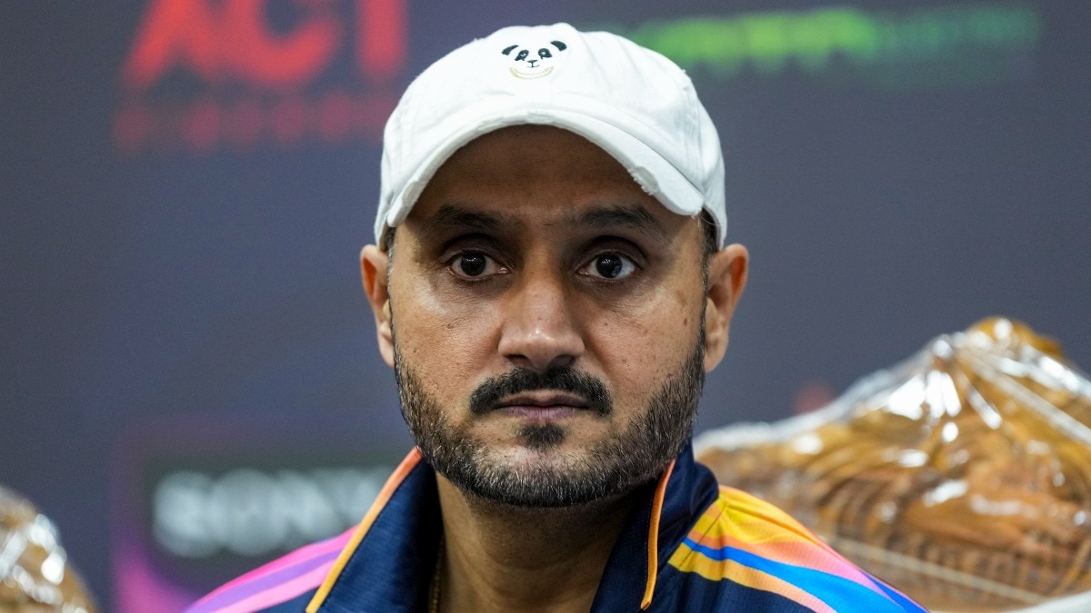 हरभजन स‍िंह ने सोशल मीड‍िया पर एक करारा पोस्ट ल‍िखा है (Photo: PTI)