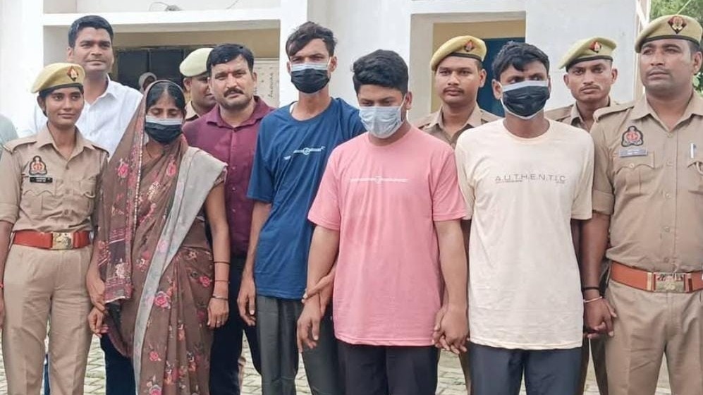 सिद्धार्थनगर पुलिस की गिरफ्त में हत्यारोपी (Photo- ITG)