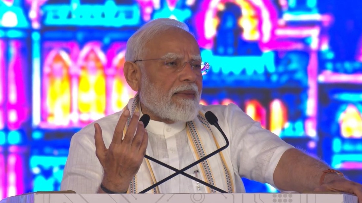 वडोदरा में युवाओं को संबोधित करते पीएम मोदी. (Photo: X/ @BJP4India)