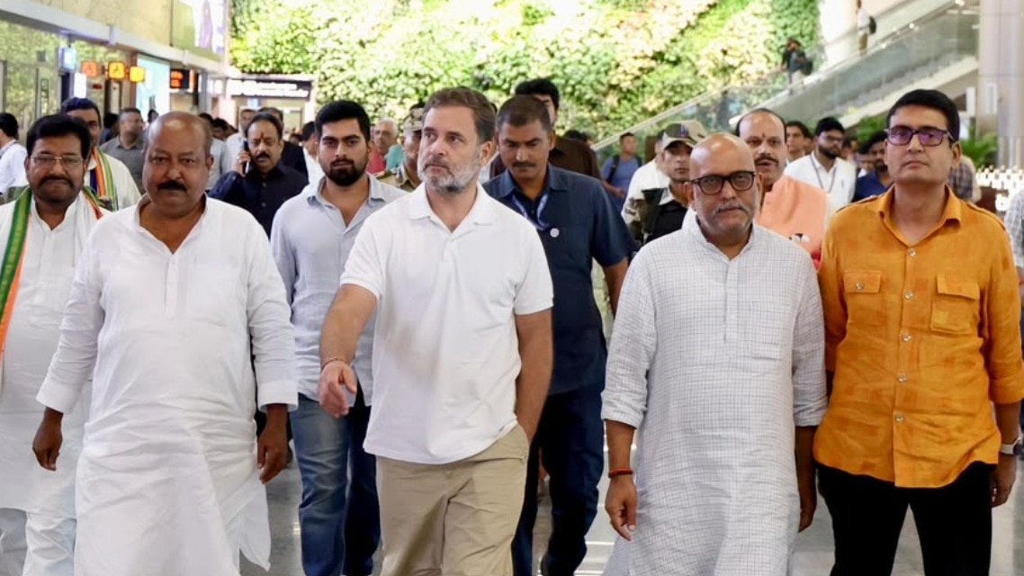 दिल्ली से लखनऊ जा रही फ्लाइट की दूसरी बार में हो पाई लैंडिंग, राहुल गांधी भी थे सवार