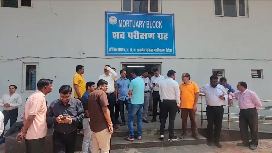 45 वर्षीय IAS अधिकारी अनिल डामोर का सरकारी आवास के बाथरूम में हार्ट अटैक से निधन