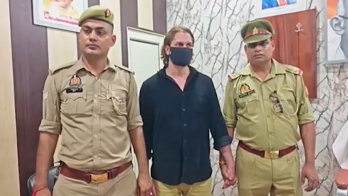 पुलिस ने पूर्व मंत्री हाजी याकूब के बेटे को गिरफ्तार किया. (Photo: Screengrab)