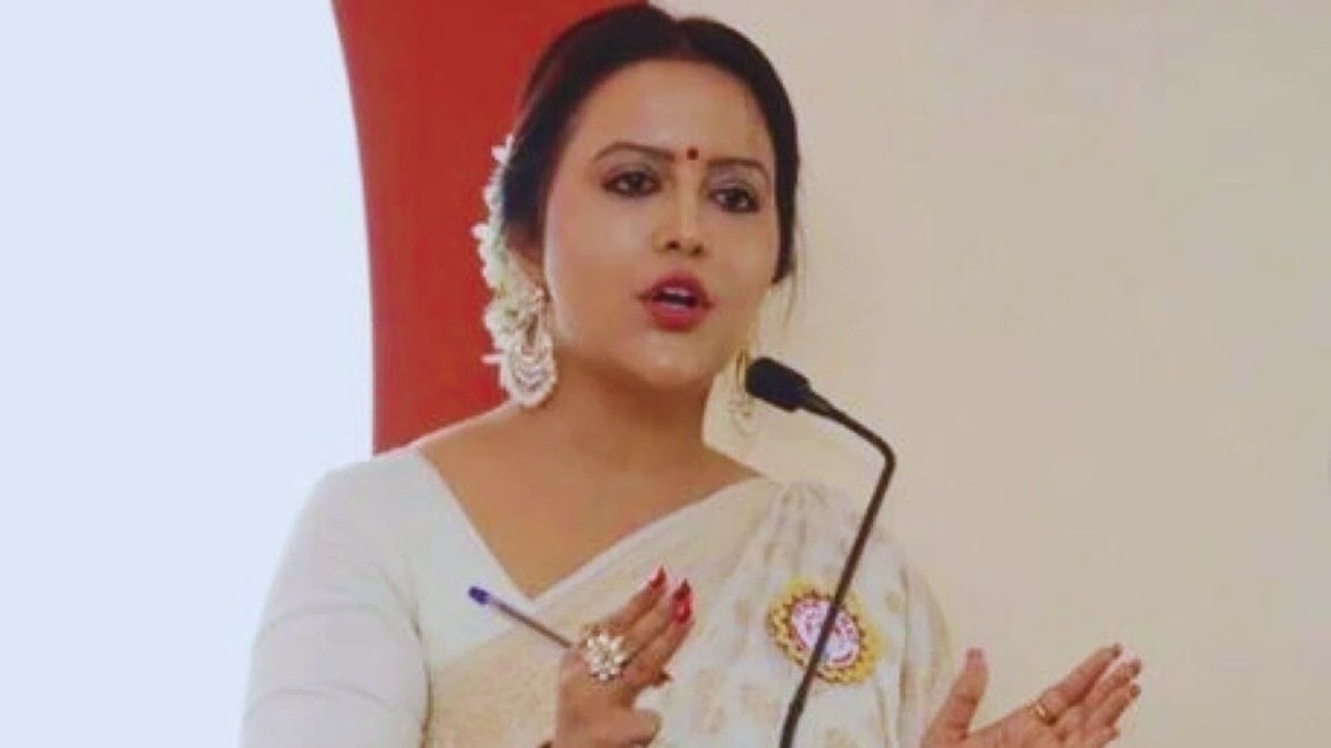 कोर्ट ने अमृता फडणवीस को निर्देश दिया कि वे या तो खुद कोर्ट में पेश हों या फिर अपने वकील के जरिए जवाब दाखिल करें. (File Photo)