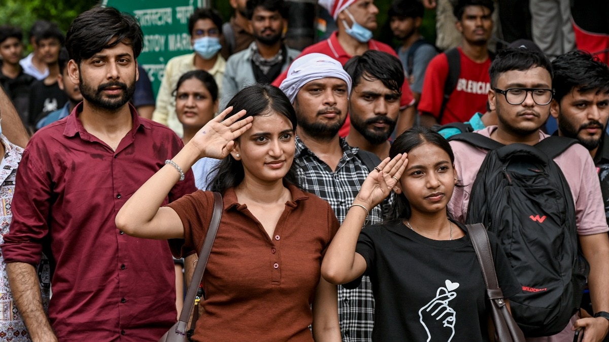 सुप्रीम कोर्ट ने नोएडा DM से जवाब तलब किया है. (File photo: PTI)
