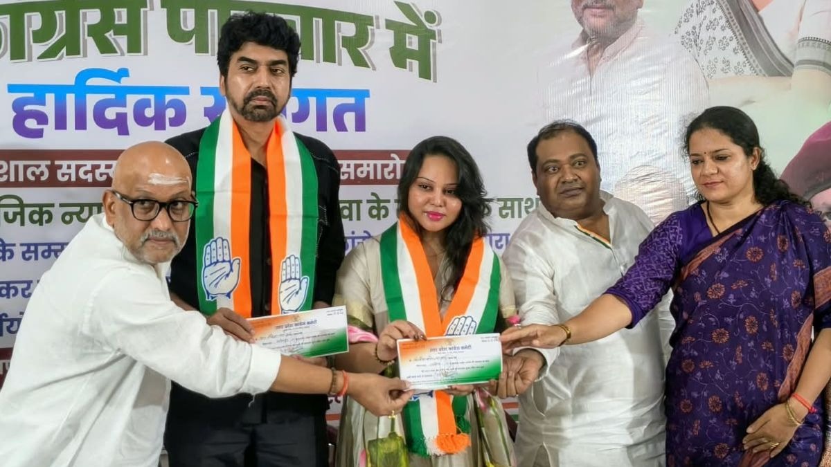 यूपी कांग्रेस अध्यक्ष अजय राय ने दोनों को पार्टी जॉइन कराई (Photo- ITG)
