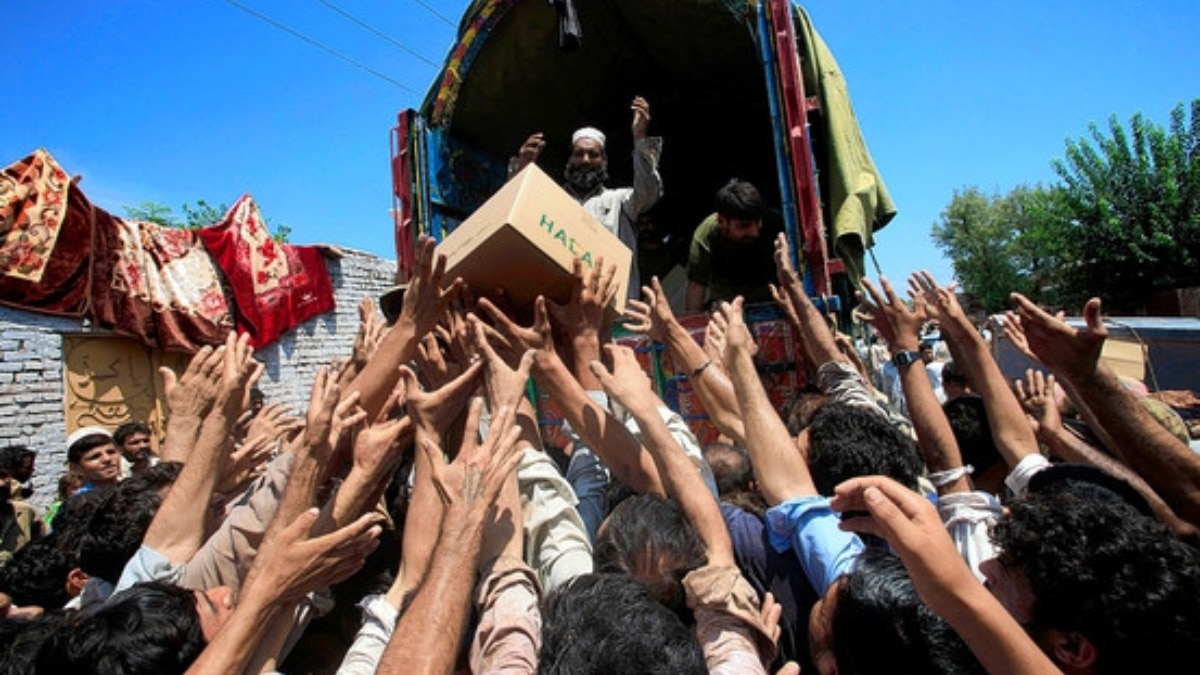पाकिस्तान की जनता महंगाई से त्रस्त. (Photo: File/Reuters)