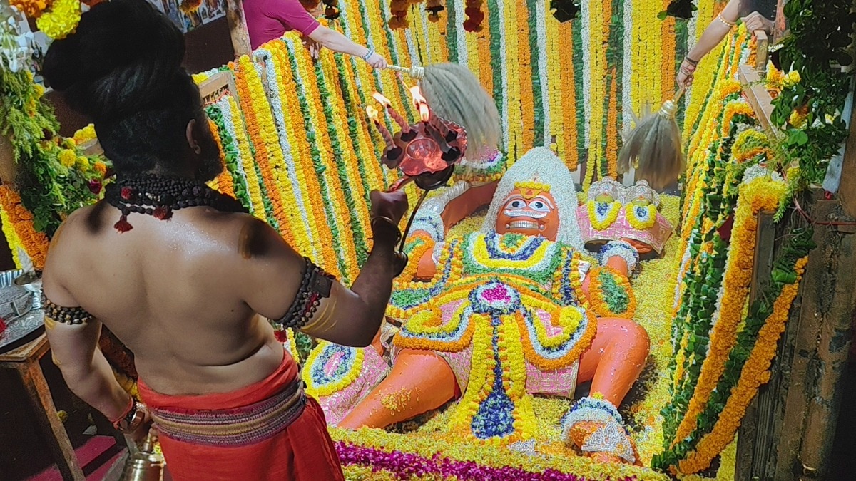 ढोल-नगाड़ों के बीच हुई भव्य आरती.(Photo: Pankaj Srivastava/ITG)