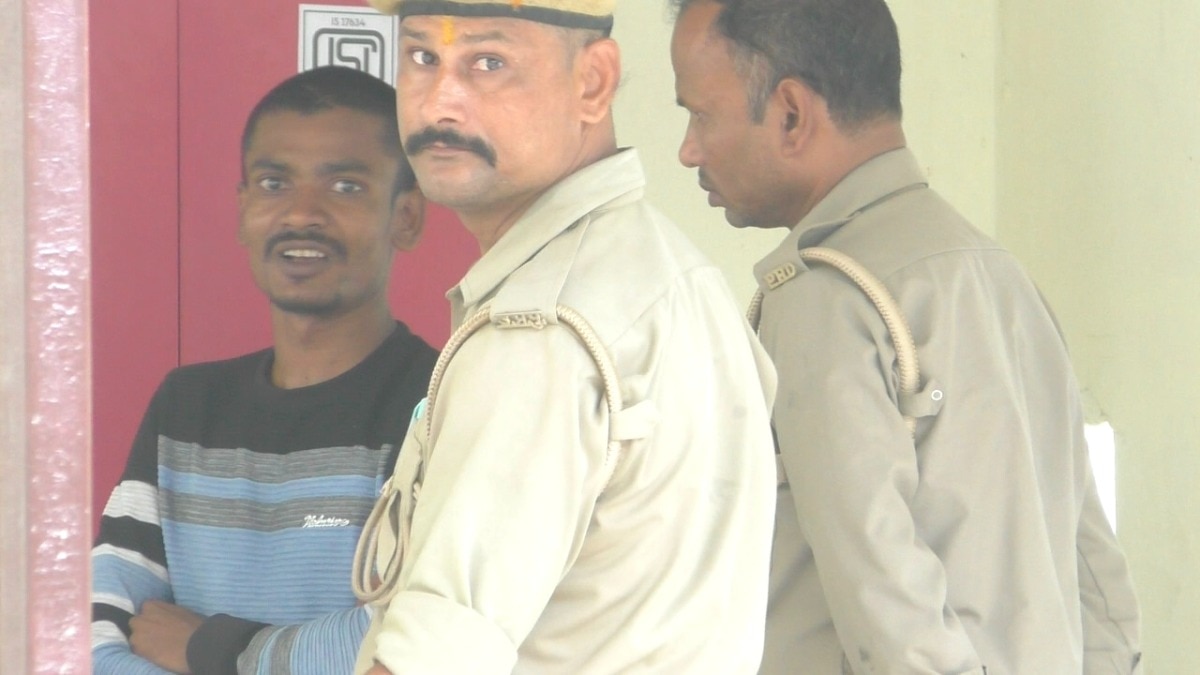 चाकू देखकर मचा हड़कंप.(Photo: Roushan Kumar/ITG)