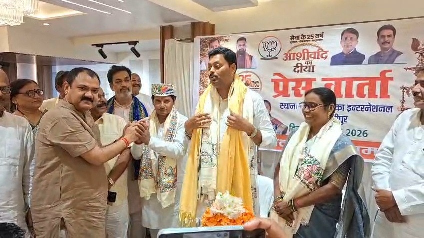 बाढ़ के बीच सियासी बयानबाजी तेज.(Photo: Jahangir Alam/ITG)