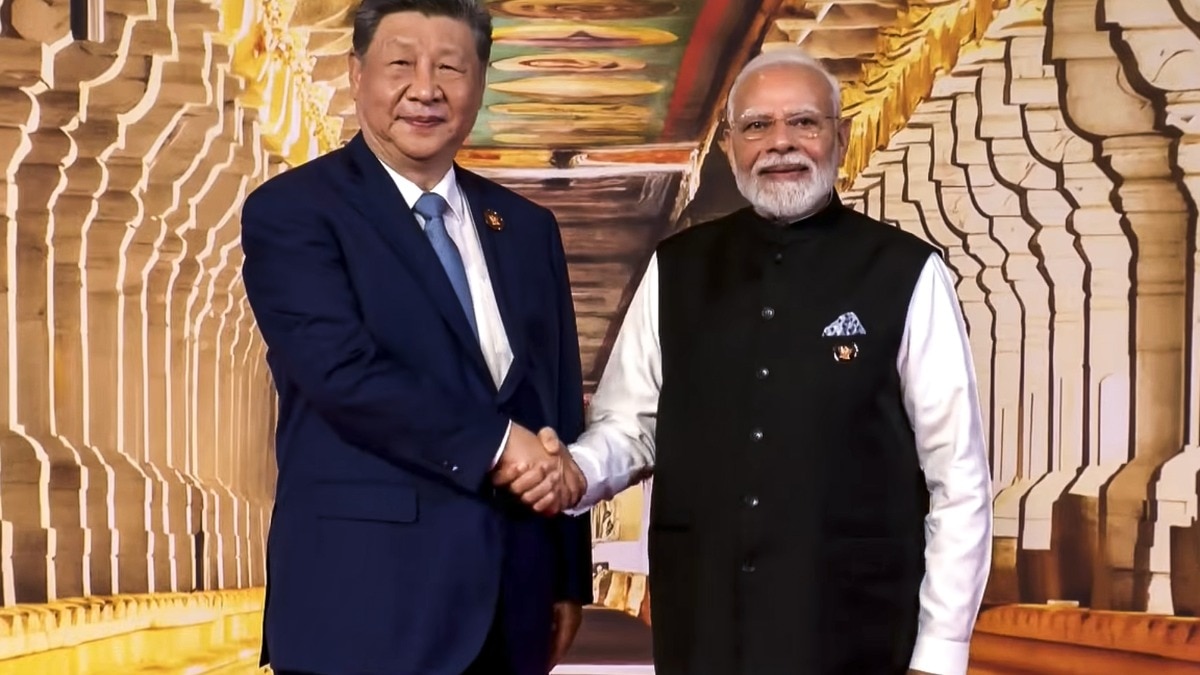BRICS समिट के दौरान PM मोदी-शी जिनपिंग की मुलाकात. (Photo: PTI)