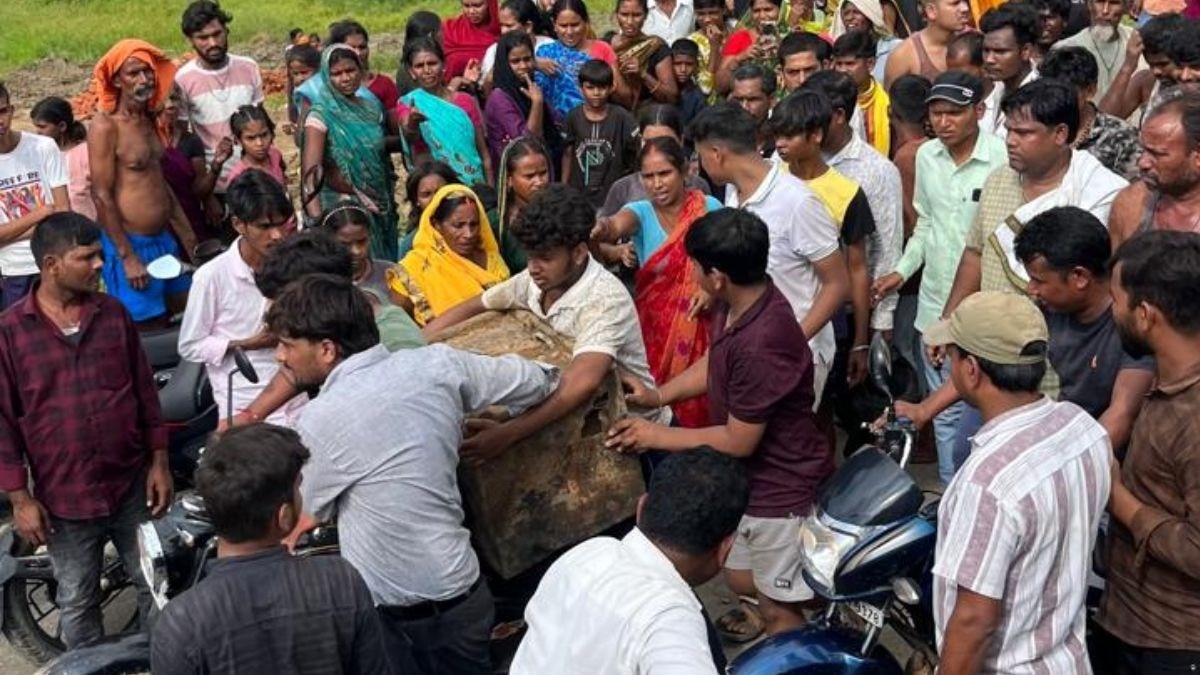 लोहे के संदूक पर 40 परिवारों का दावा. (Photo: ITG)