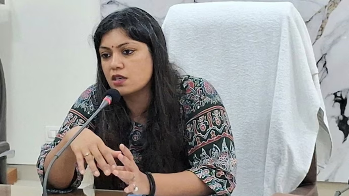 DM मेधा रूपम ने हाईकोर्ट के आदेश को सुप्रीम कोर्ट में दी चुनौती. (Photo: Facebook/Medha Roopam, IAS)