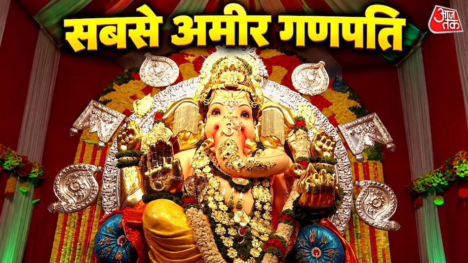 मुंबई में सोने-चांदी के आभूषणों और कीमती रत्नों से सजे महागणपति के दिव्य स्वरूप ने भक्तों का मन मोह लिया. (Photo: ITG) मुंबई में सोने-चांदी के आभूषणों और कीमती रत्नों से सजे महागणपति के दिव्य स्वरूप ने भक्तों का मन मोह लिया. (Photo: ITG)