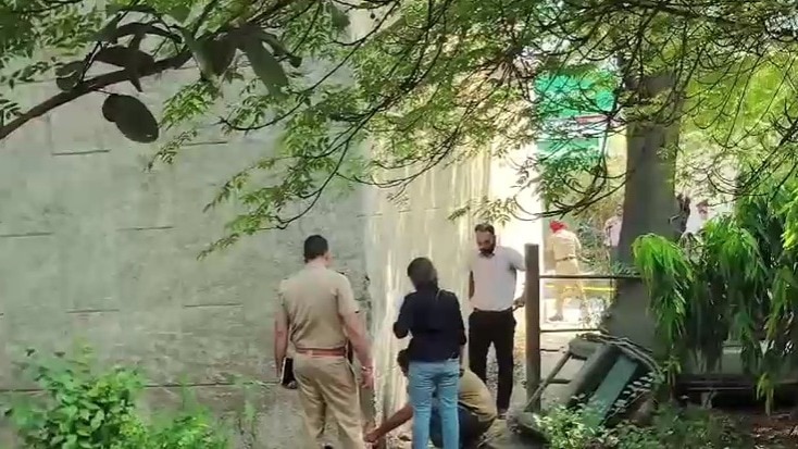 जलालाबाद के पुलिस स्टेशन में धमाका (Photo: ITG)
