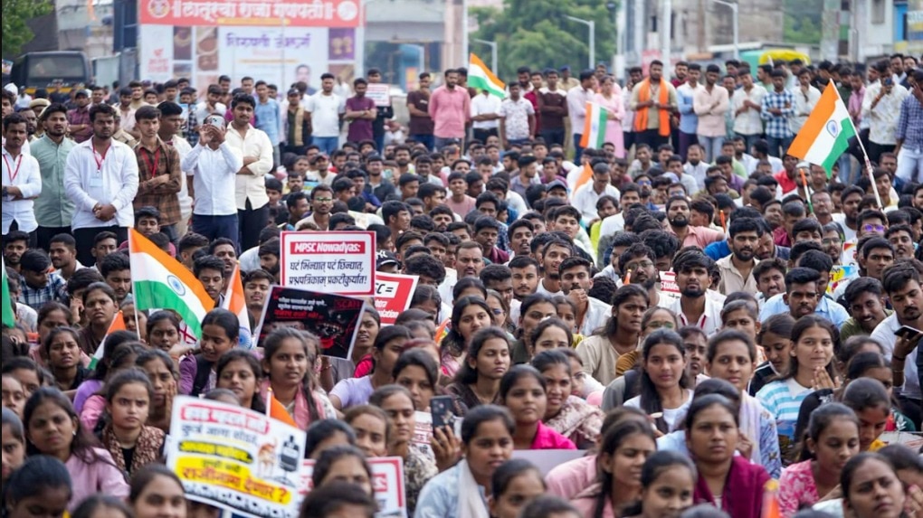 'जब तक इस्तीफा नहीं, तब तक साथ खड़े हैं...', अब यहां छात्रों के समर्थन में उतरे अभिजीत दिपके