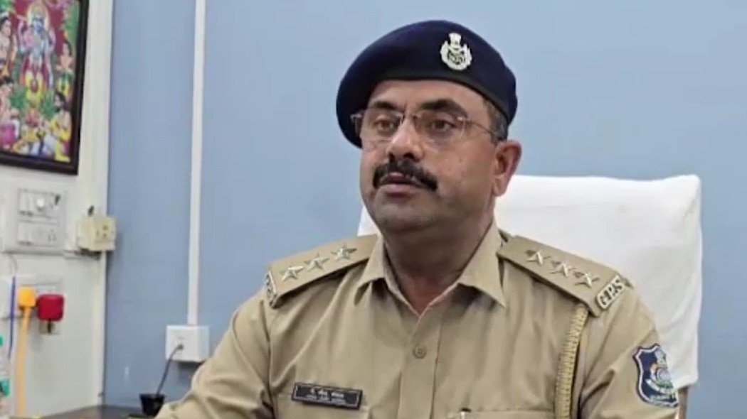 डिप्टी एसपी ने बताया कैसे लोगों को फंसाते थे ठग. (Photo: ITG)
