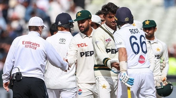 पाकिस्तानी टीम की बढ़ी मुश्किल, आईसीसी ने लिया एक्शन. (Photo: AFP)