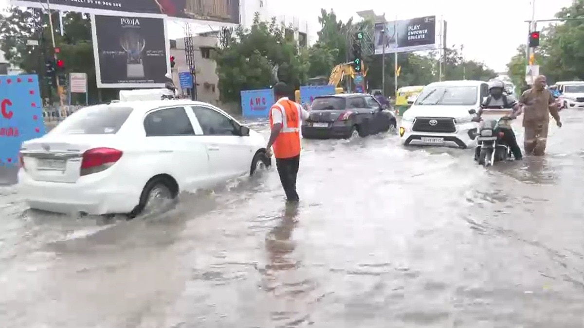 अहमदाबाद समेत पूरे गुजरात में मौसम बिगड़ा. (Photo: Screengrab)