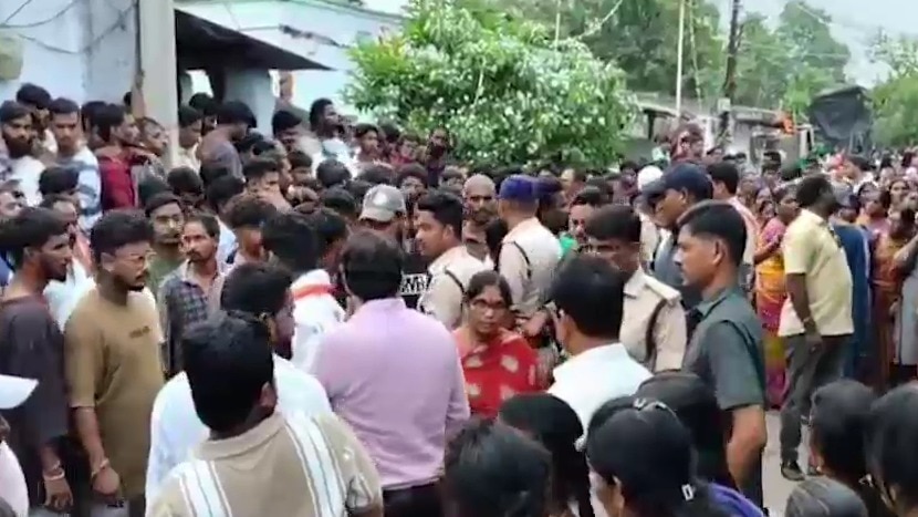 भड़की भीड़ ने आरोपी की जमकर पिटाई कर दी. (Photo-ITG)