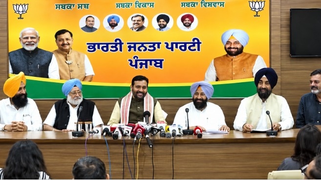 पंजाब में अकाली दल को बड़ा झटका लगा है