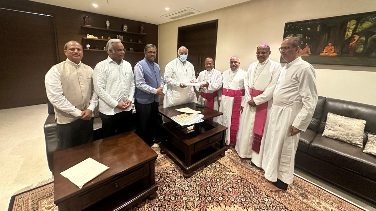 कांग्रेस अध्यक्ष खड़गे से मिला ईसाई प्रतिनिधिमंडल. (photo: ITG)
