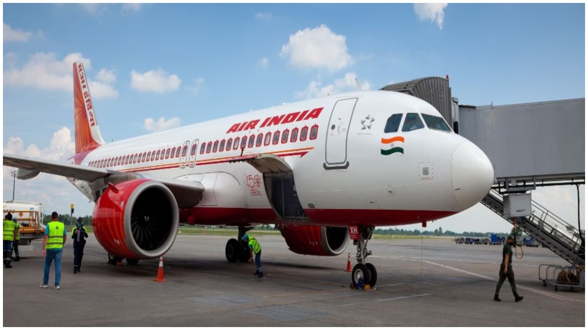 दिल्ली एयरपोर्ट पर बड़ी चूक! बिना जांच देश से निकले 3 विदेशी... Air India को शो-कॉज नोटिस, गृह मंत्रालय ने बुलाई बैठक