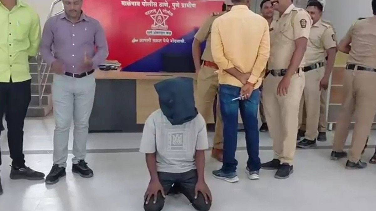 पुलिस गिरफ्त में आरोपी. (Photo: Screengrabs)