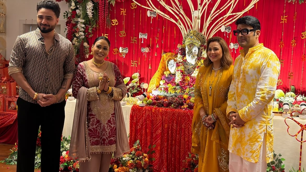 कपिल शर्मा के गणेशोत्सव में पहुंचीं अफसाना खान (Photo: Instagram @itsafsanakhan)