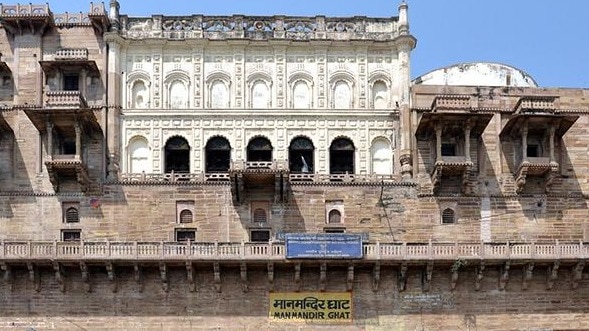राजस्थान सरकार ने आगरा ही नहीं वाराणसी के मान मंदिर मोहल्ले पर भी अपनी संपत्ति के तहत दावा किया है