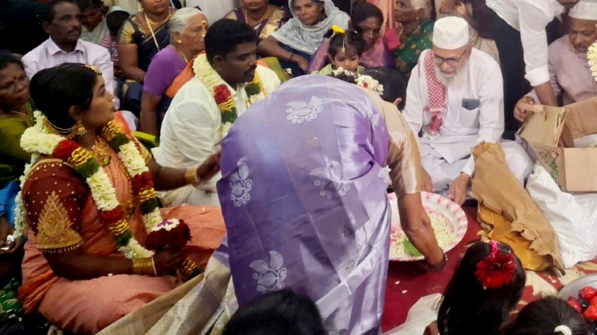 नागौर अंदावर दरगाह में परिवार की मौजूदगी में संपन्न हुई हिंदू शादी.(Photo:ITG)