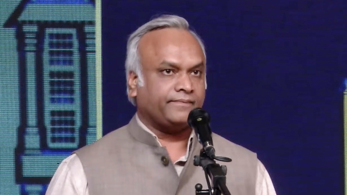 कर्नाटक के गृह मंत्री प्रियंक खड़गे ने वंदे मातरम् के सभी अंतरे बिना कागज या टेलीप्रॉम्प्टर गाने की BJP नेताओं को चुनौती दी है (Photo: PTI)