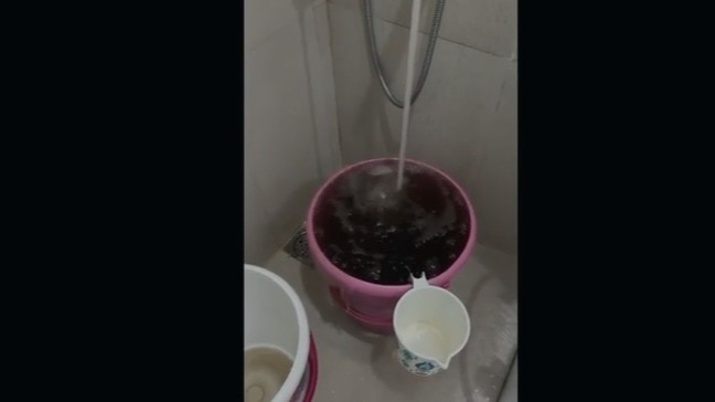 सुपरनोवा सोसायटी के पानी में कीड़े और बदबू का दावा (Photo-ITG)